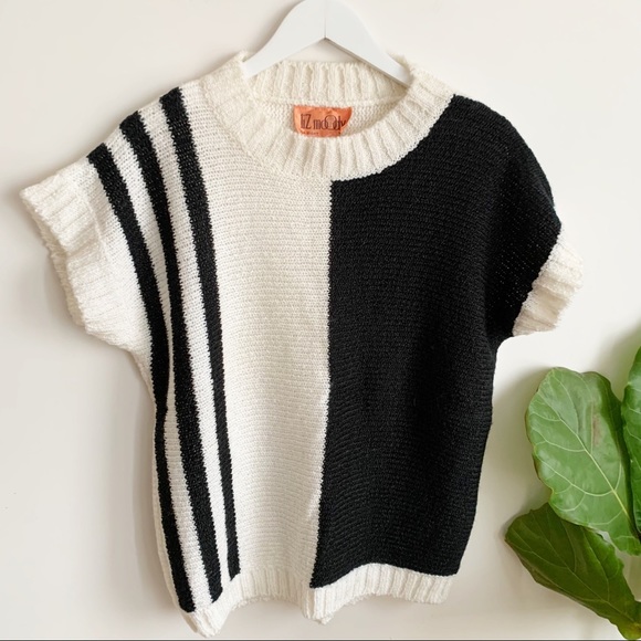 Vintage Sweaters - Vtg Liz Moody Short Sleeve Top Black White